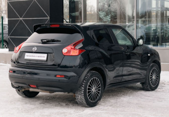 Подержанный автомобиль Nissan Juke 2011 года (5 фото)