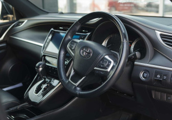 Подержанный автомобиль Toyota Harrier 2019 года (11 фото)
