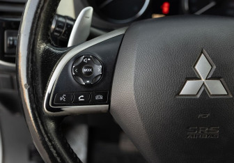 Подержанный автомобиль Mitsubishi Outlander 2012 года (12 фото)