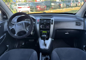 Подержанный автомобиль Hyundai Tucson 2006 года (15 фото)
