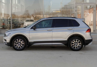 Подержанный автомобиль Volkswagen Tiguan 2019 года (8 фото)