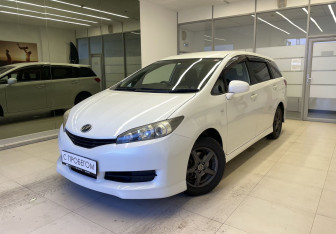 Подержанный автомобиль Toyota Wish Minivan 2011 года (1 фото)