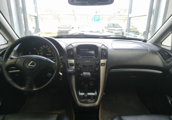 Подержанный автомобиль Lexus RX 2001 года (8 фото)