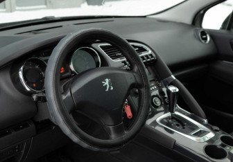 Подержанный автомобиль Peugeot 3008 2012 года (11 фото)