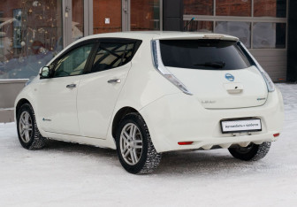 Подержанный автомобиль Nissan Leaf 2011 года (7 фото)