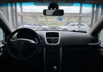 Подержанный автомобиль Peugeot 207 Hatchback 2008 года (9 фото)