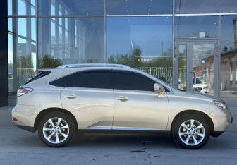 Подержанный автомобиль Lexus RX 2009 года (4 фото)