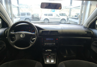 Подержанный автомобиль Volkswagen Passat Sedan 1998 года (8 фото)