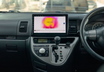 Подержанный автомобиль Toyota Wish Compactvan 2007 года (13 фото)