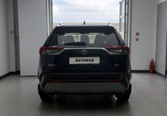 Подержанный автомобиль Toyota RAV4 2019 года (5 фото)