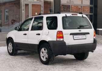 Подержанный автомобиль Ford Escape 2005 года (7 фото)