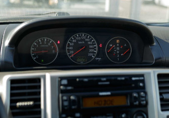 Подержанный автомобиль Nissan X-Trail 2004 года (12 фото)