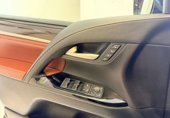 Подержанный автомобиль Lexus LX 2021 года (11 фото)