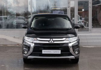 Подержанный автомобиль Mitsubishi Outlander 2015 года (2 фото)