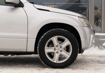 Подержанный автомобиль Suzuki Grand Vitara 2010 года (9 фото)