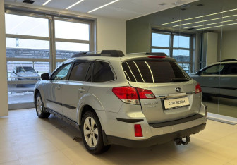 Подержанный автомобиль Subaru Outback Wagon 2013 года (7 фото)