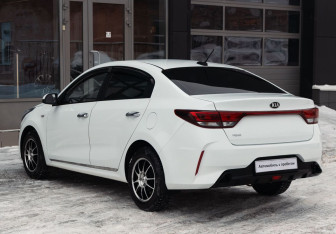 Подержанный автомобиль Kia Rio Sedan 2020 года (7 фото)