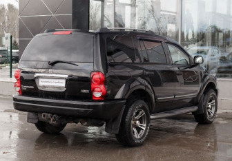 Подержанный автомобиль Dodge Durango 2005 года (5 фото)