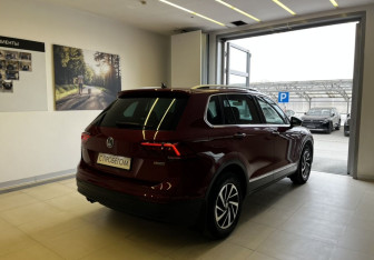 Подержанный автомобиль Volkswagen Tiguan 2018 года (5 фото)