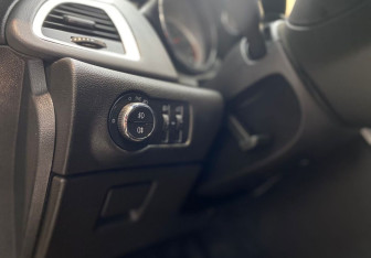 Подержанный автомобиль Opel Astra Sedan 2014 года (8 фото)