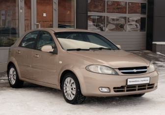 Подержанный автомобиль Chevrolet Lacetti Hatchback 2006 года (3 фото)