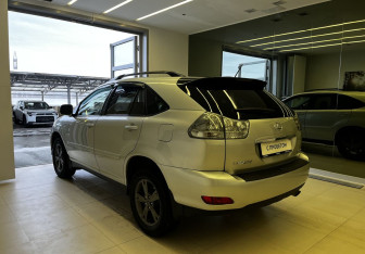 Подержанный автомобиль Lexus RX 2003 года (6 фото)