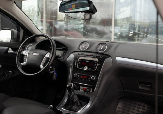 Подержанный автомобиль Ford Mondeo Liftback 2012 года (10 фото)