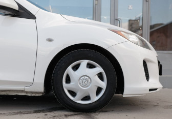 Подержанный автомобиль Mazda Axela Sedan 2012 года (9 фото)