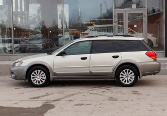 Подержанный автомобиль Subaru Legacy Wagon 2005 года (8 фото)