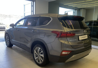Подержанный автомобиль Hyundai Santa Fe 2018 года (6 фото)