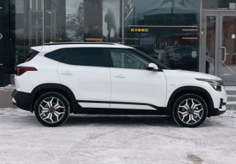 Подержанный автомобиль Kia Seltos 2022 года (4 фото)