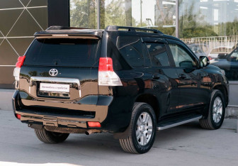 Подержанный автомобиль Toyota Land Cruiser Prado 2010 года (5 фото)