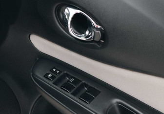 Подержанный автомобиль Nissan Note 2017 года (16 фото)