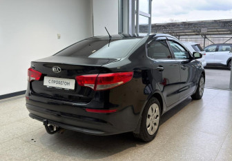 Подержанный автомобиль Kia Rio Sedan 2016 года (7 фото)