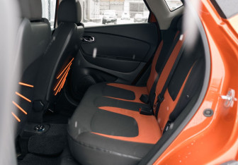 Подержанный автомобиль Renault Captur 2013 года (17 фото)