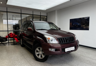 Подержанный автомобиль Toyota Land Cruiser Prado 2007 года (3 фото)