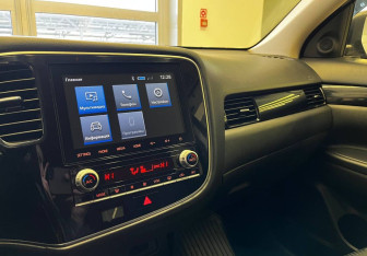 Подержанный автомобиль Mitsubishi Outlander 2020 года (9 фото)