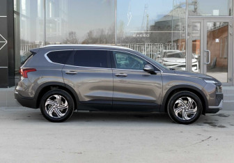 Подержанный автомобиль Hyundai Santa Fe 2021 года (4 фото)