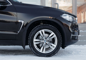 Подержанный автомобиль BMW X5 2017 года (9 фото)