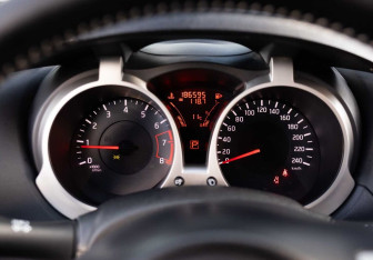 Подержанный автомобиль Nissan Juke 2013 года (17 фото)