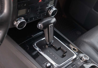 Подержанный автомобиль Volkswagen Touareg 2007 года (15 фото)