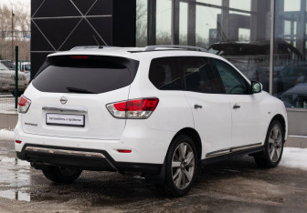Подержанный автомобиль Nissan Pathfinder 2014 года (5 фото)