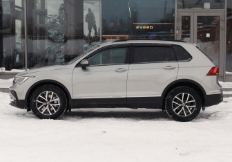 Подержанный автомобиль Volkswagen Tiguan 2021 года (8 фото)