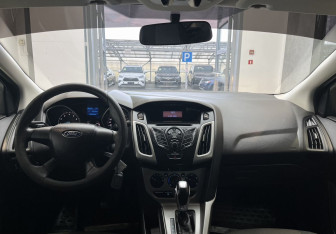 Подержанный автомобиль Ford Focus Hatchback 2012 года (8 фото)