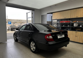 Подержанный автомобиль Toyota Camry Sedan 2001 года (6 фото)