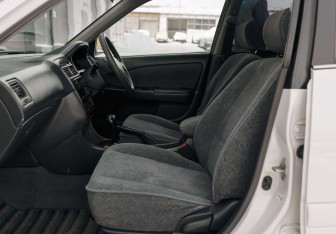 Подержанный автомобиль Toyota Carina Sedan 2001 года (17 фото)