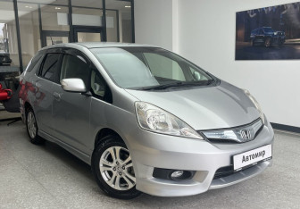 Подержанный автомобиль Honda Fit Shuttle 2012 года (3 фото)