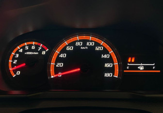 Подержанный автомобиль Toyota Tank 2018 года (8 фото)