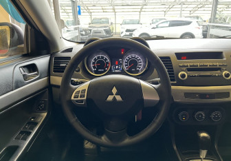 Подержанный автомобиль Mitsubishi Lancer Sedan 2011 года (9 фото)