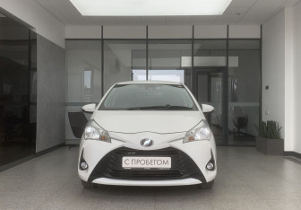 Подержанный автомобиль Toyota Vitz 2018 года (2 фото)